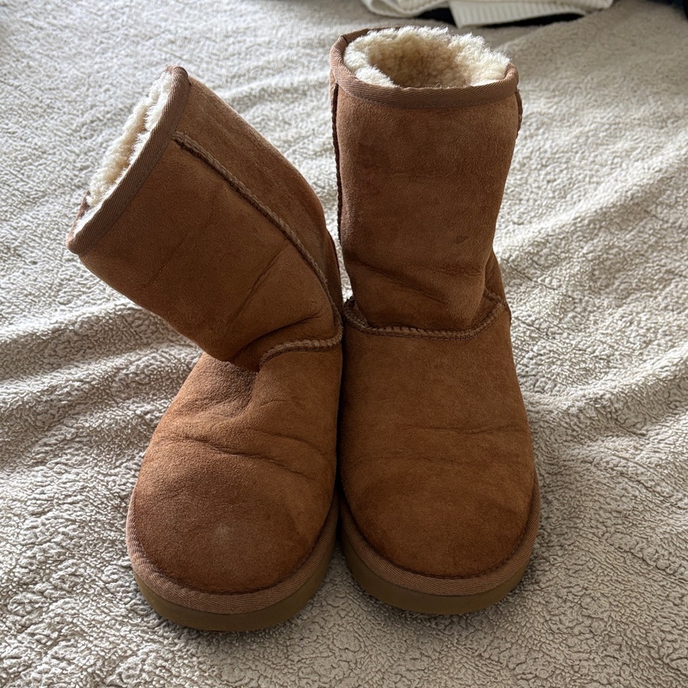 UGG Chestnut Classic Short Suede Shearling Boots